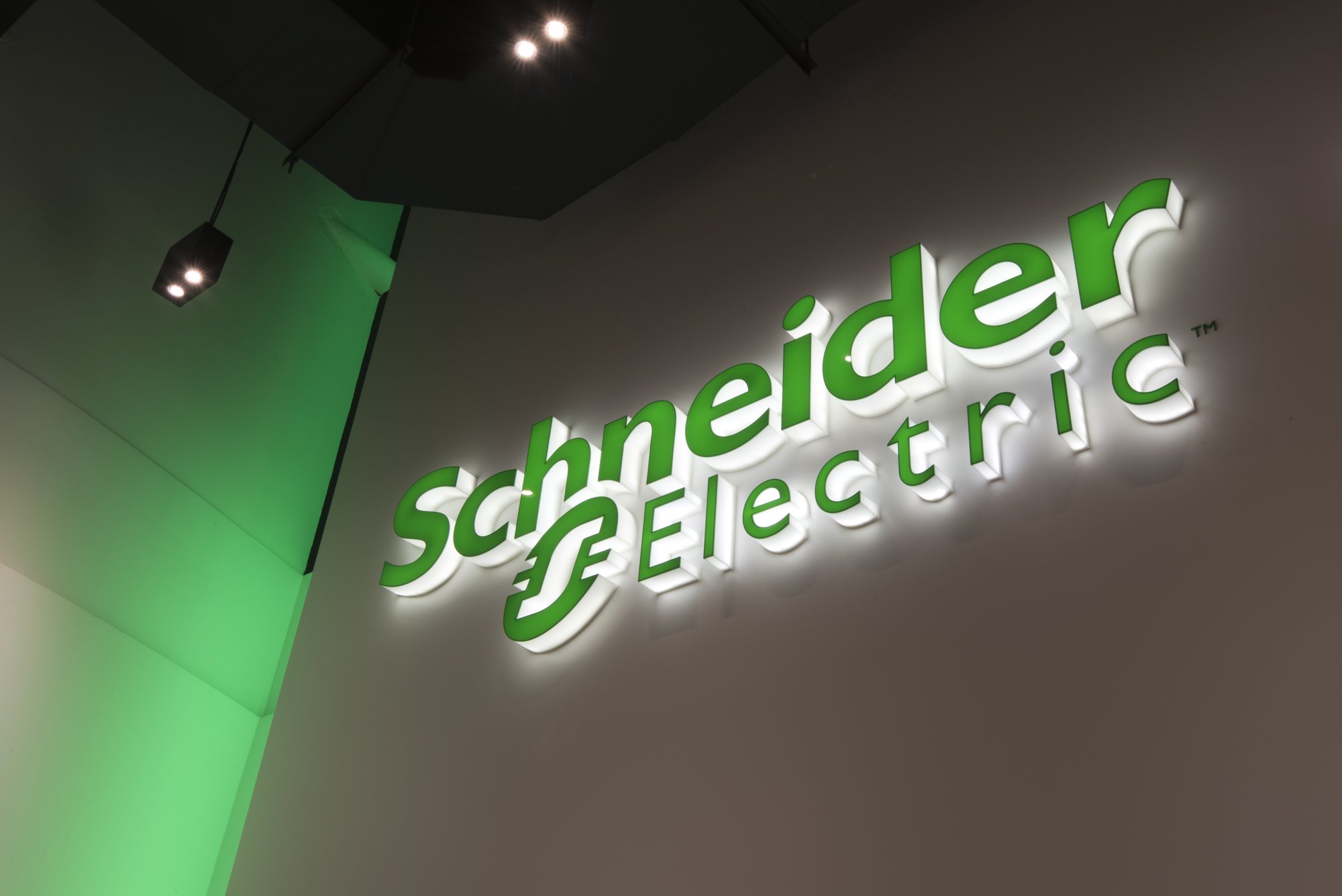 Schneider_24